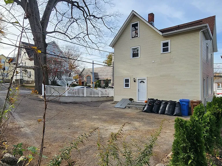 22 Kneen St — Photo 9