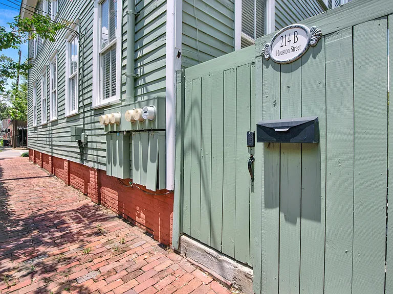 214 Houston St #B — Photo 23
