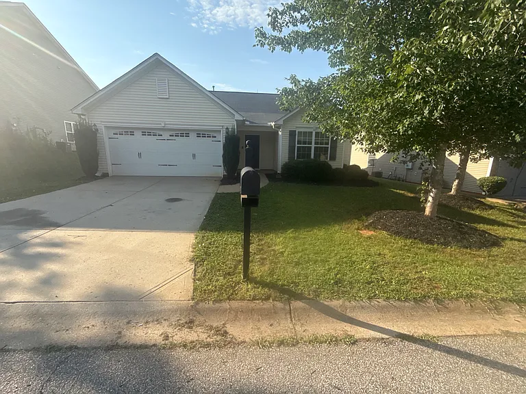 221 Rivers Edge Cir — Photo 2