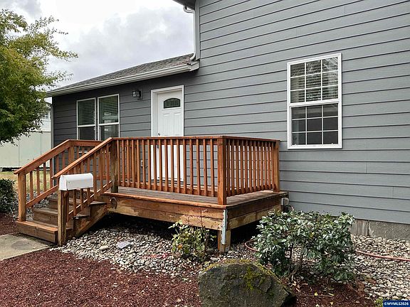 3rd image of 908 Water Ave NE