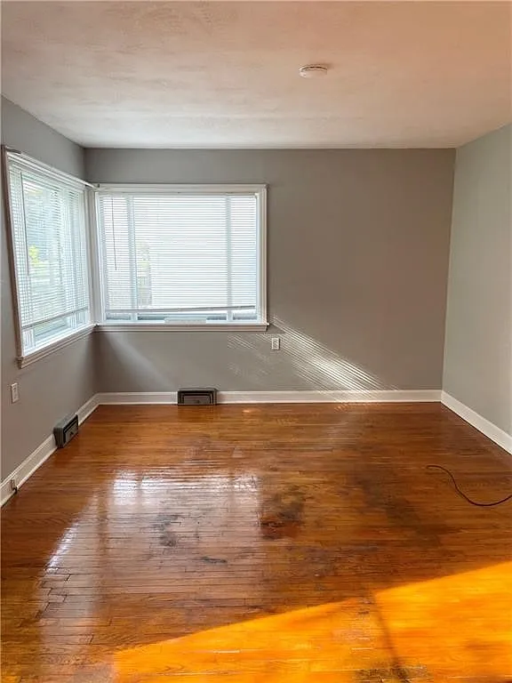 2 bed, 1.0 bath, 720 sqft, $1,250 — Photo 3