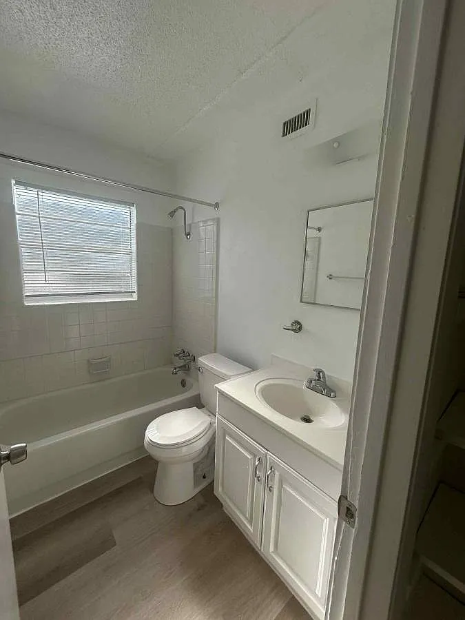 Pine Ridge Apartments at Shalimar — Photo 3