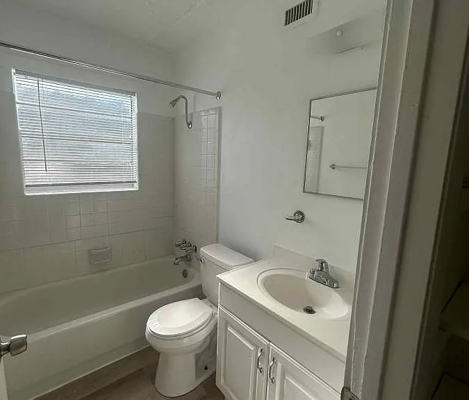 Pine Ridge Apartments at Shalimar — Photo 3