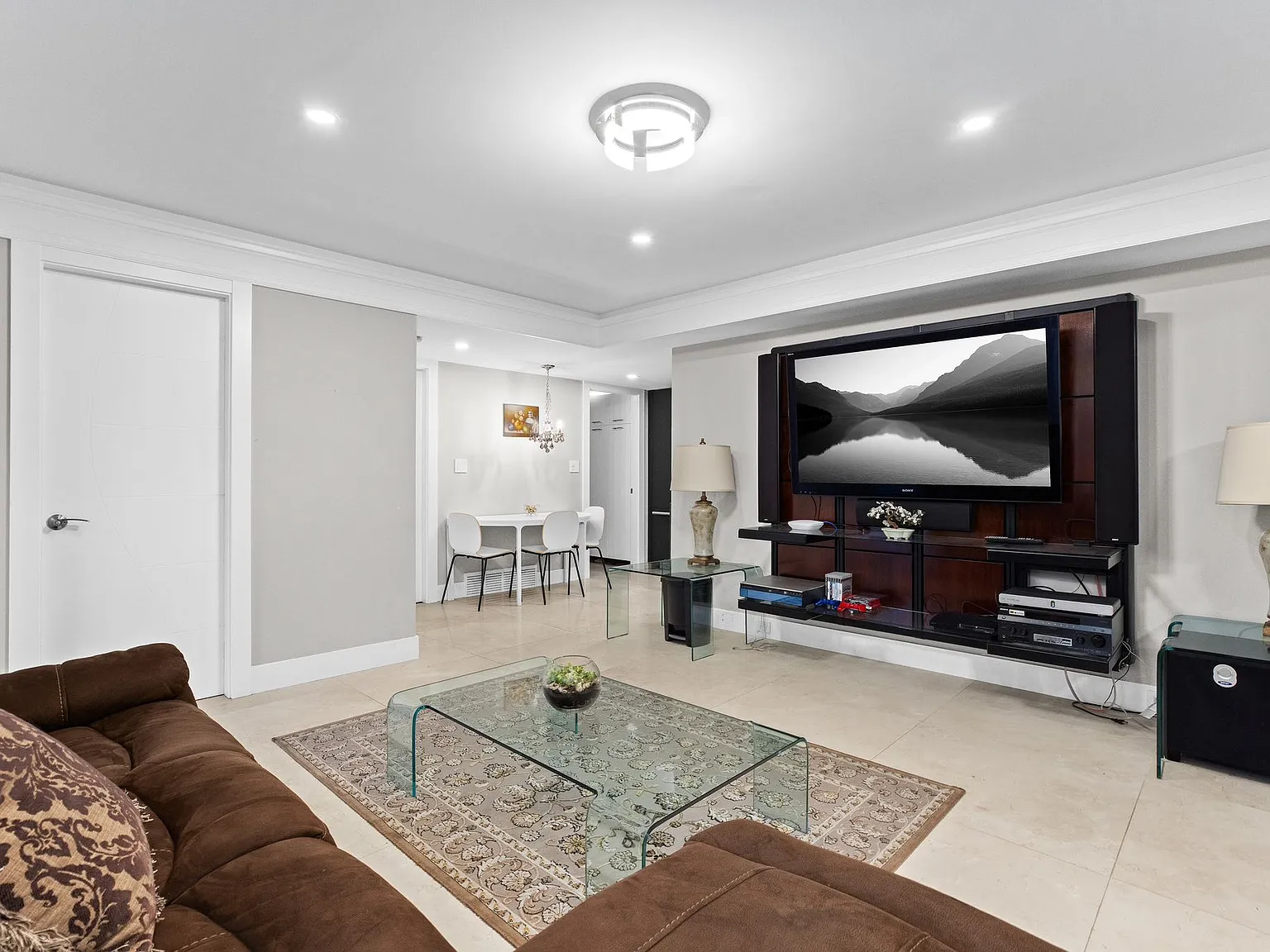 2 bed, 764 sqft, $2,999 — Photo 2