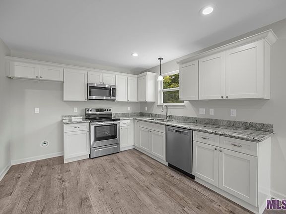 2nd image of 40423 W Hernandez Ave
