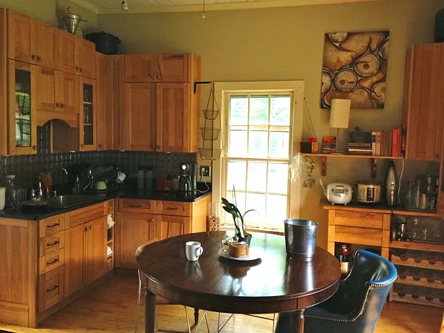 200 E Braxton Foushee St — Photo 7