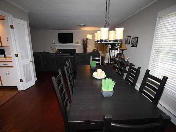 3rd image of 2 Marymont Dr