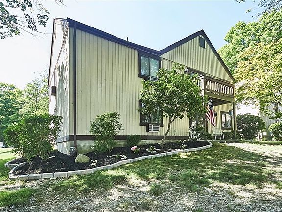 2nd image of 5B Heritage Ln #B