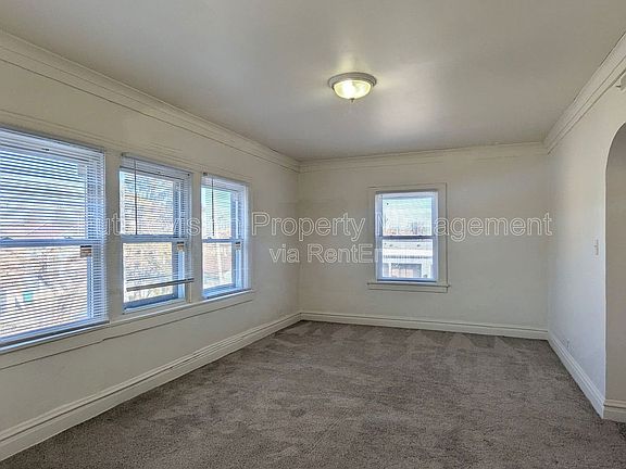2nd image of 825 W Jefferson St #2