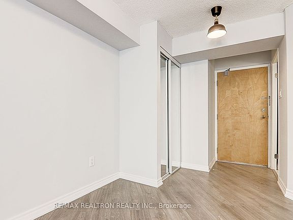 5th image of 3050 Ellesmere Rd #1701