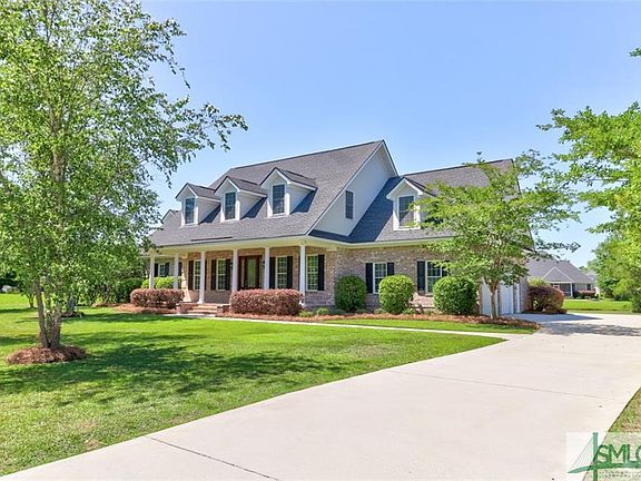 2nd image of 9 Oakcrest Dr E