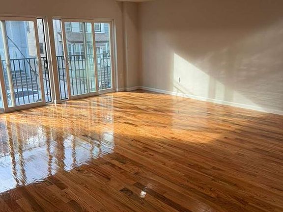 4th image of 148 Dewey St #2