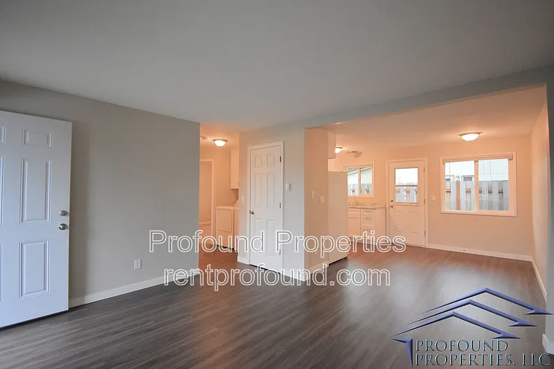 2 bed, 1.0 bath, 800 sqft, $1,645 — Photo 1