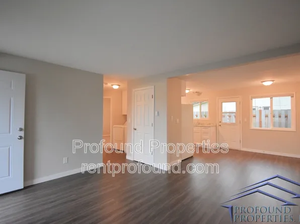 742 SE 13th Ave #B, Hillsboro, OR 97123