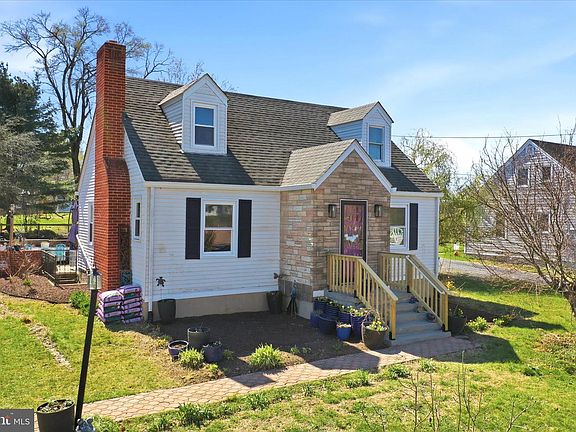 2nd image of 225 Fairground Rd