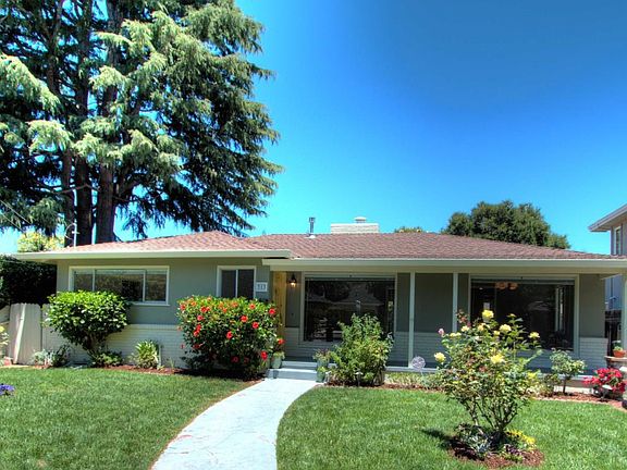 2nd image of 313 E Oakwood Blvd