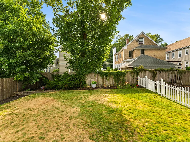 82 Hammond St #1 — Photo 21