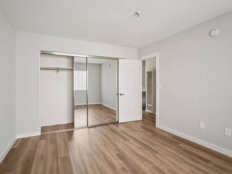 Chadron Apts — Photo 19