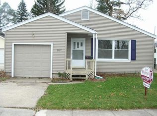 1607 Elizabeth St, Midland, MI 48640