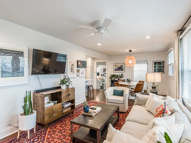 1003 Woods Lake Dr — Photo 6
