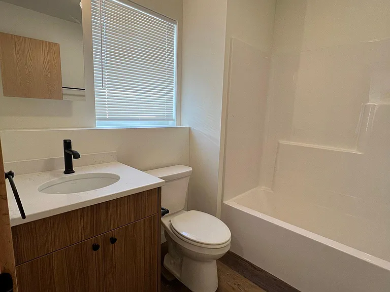 501 Knox Ave N #2 — Photo 11