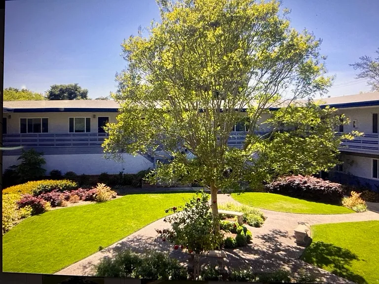 1101 Noel Dr — Photo 13