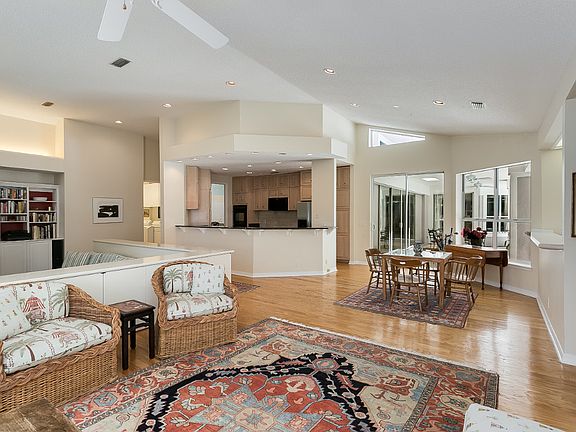 4th image of 237 Plantation Cir S