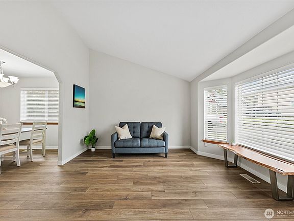 5th image of 21211 83rd Street E