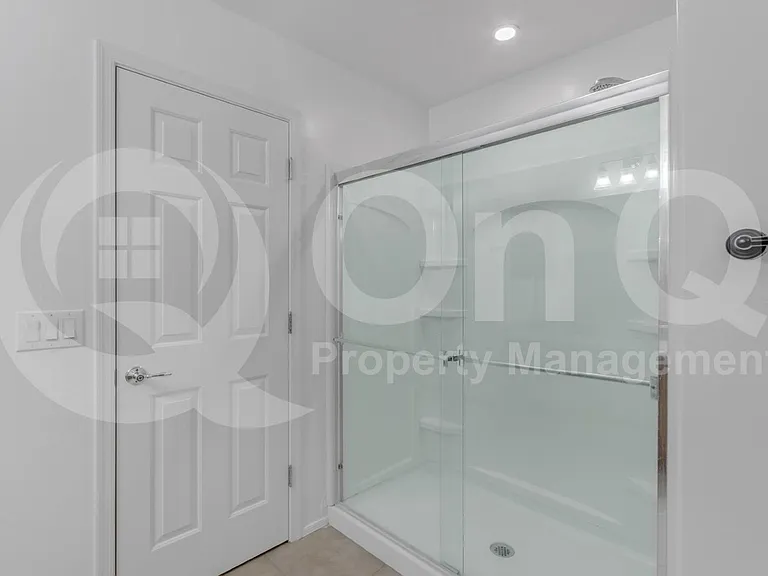 2561 N Hawthorn Dr — Photo 47