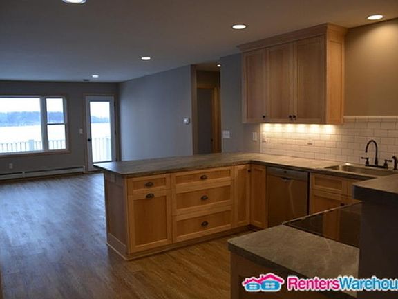5th image of 32 E Lake St APT 2