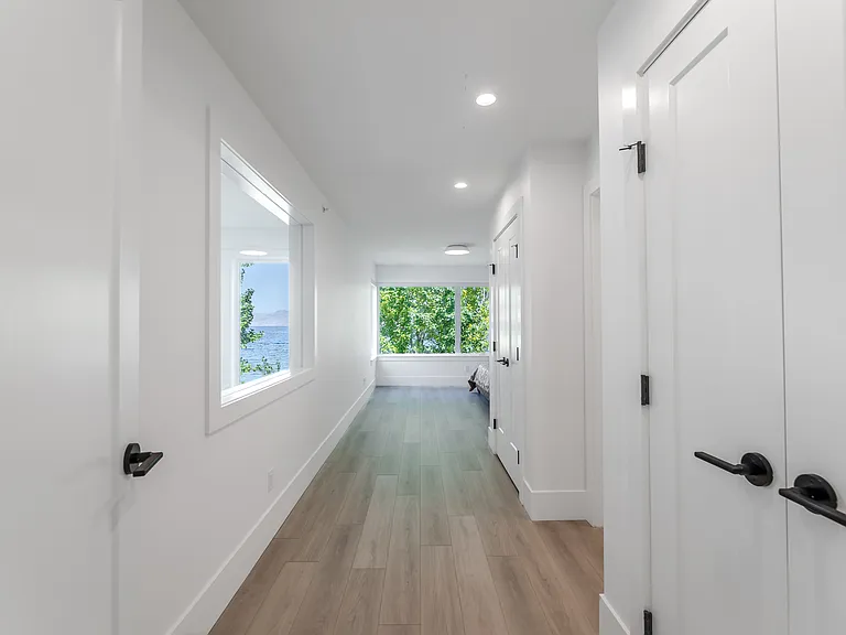 Landry Cres — Photo 12