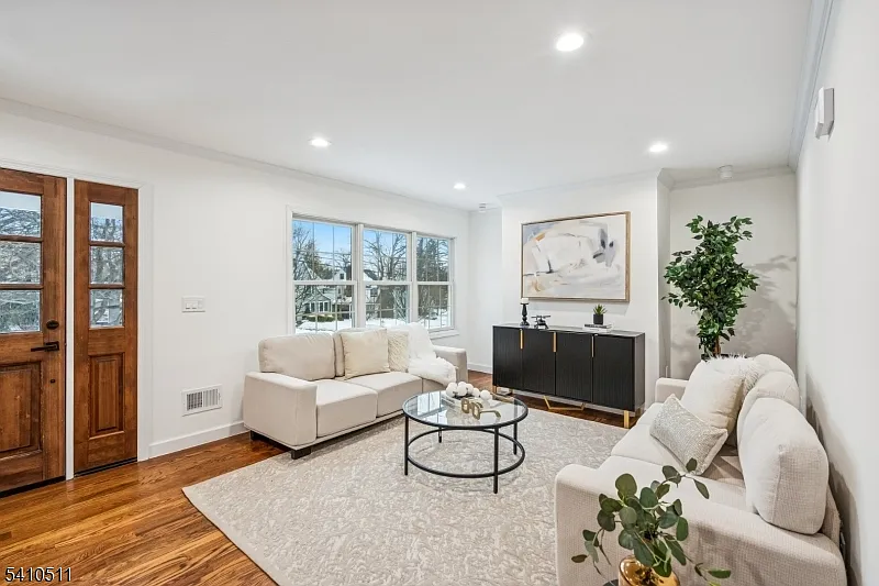 161 Myrtle Ave photo 1