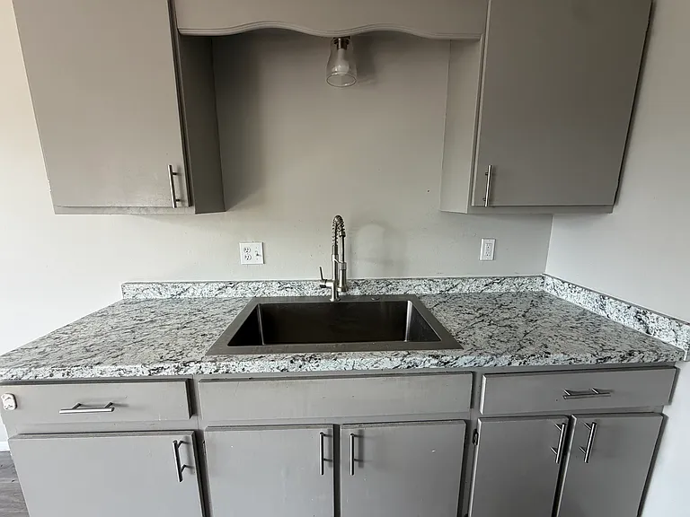 44 E Willow St #12 — Photo 3