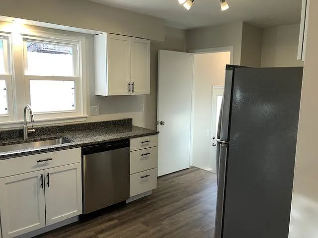 2721 S 107th Ave — Photo 4