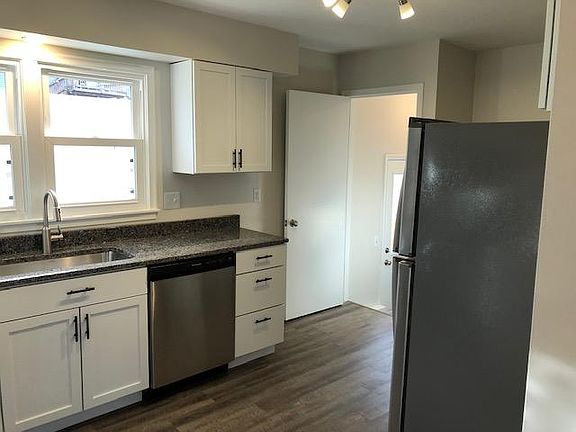 4th image of 2721 S 107th Ave