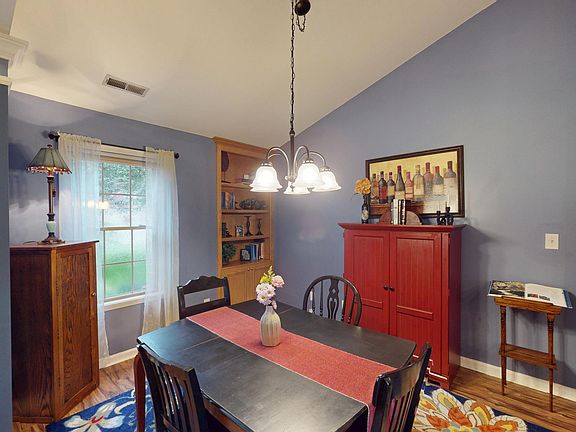 5th image of 1053 Fountain Grass Dr