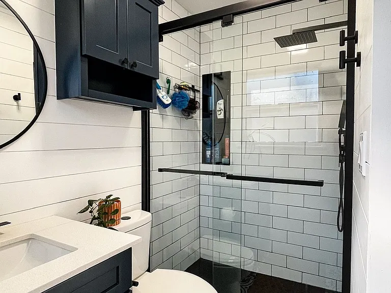 120 E 56th Pl — Photo 17