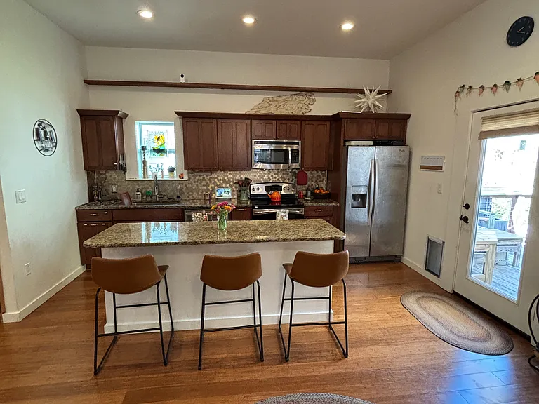 13 Ruslan Dr — Photo 7