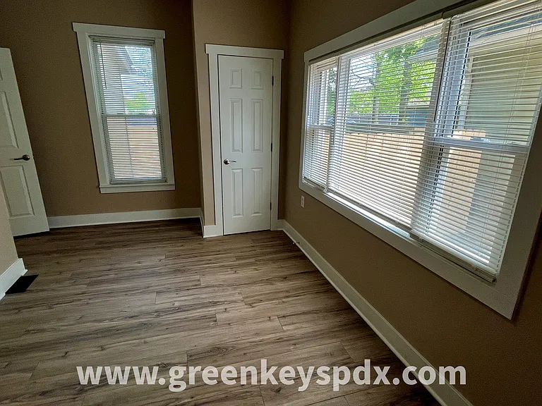 3175 N Kenwood Ave — Photo 18