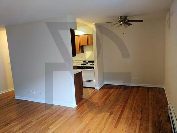 5th image of 530 W Aldine Ave
