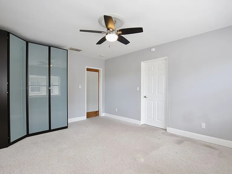 2401 Albert Lee Pkwy — Photo 17