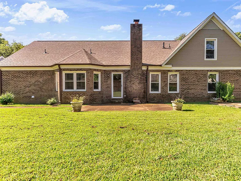636 Fox Chase Cv N — Photo 35