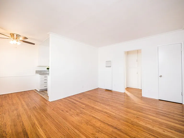 6416 Fountain Ave — Photo 10