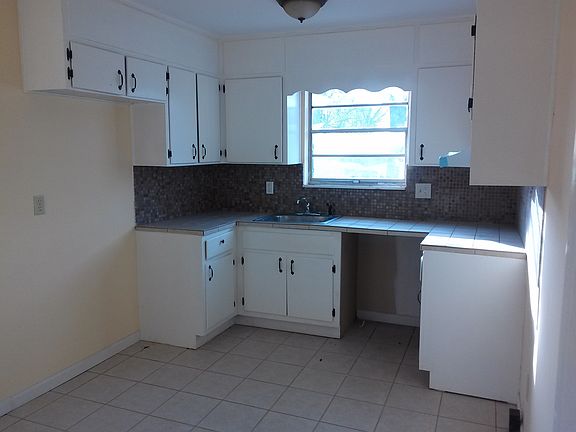 Freshly painted kitchen with some appliances (tenant to supp
