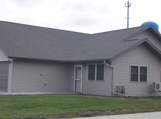 94 6th Ave SW, Waukon, IA 52172