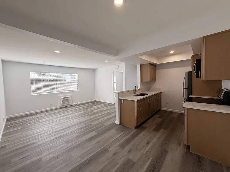 2843 C St #10 — Photo 3