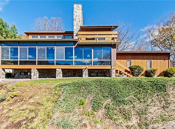 3rd image of 201 Bluebird Ln
