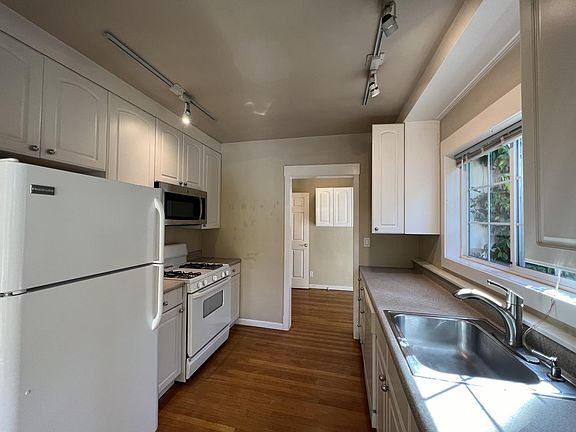 4th image of 1036 Haven Ave