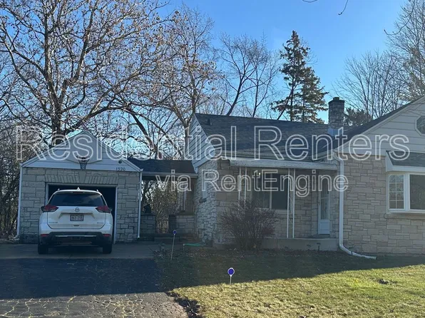 1320 Wilson Dr, Brookfield, WI 53005