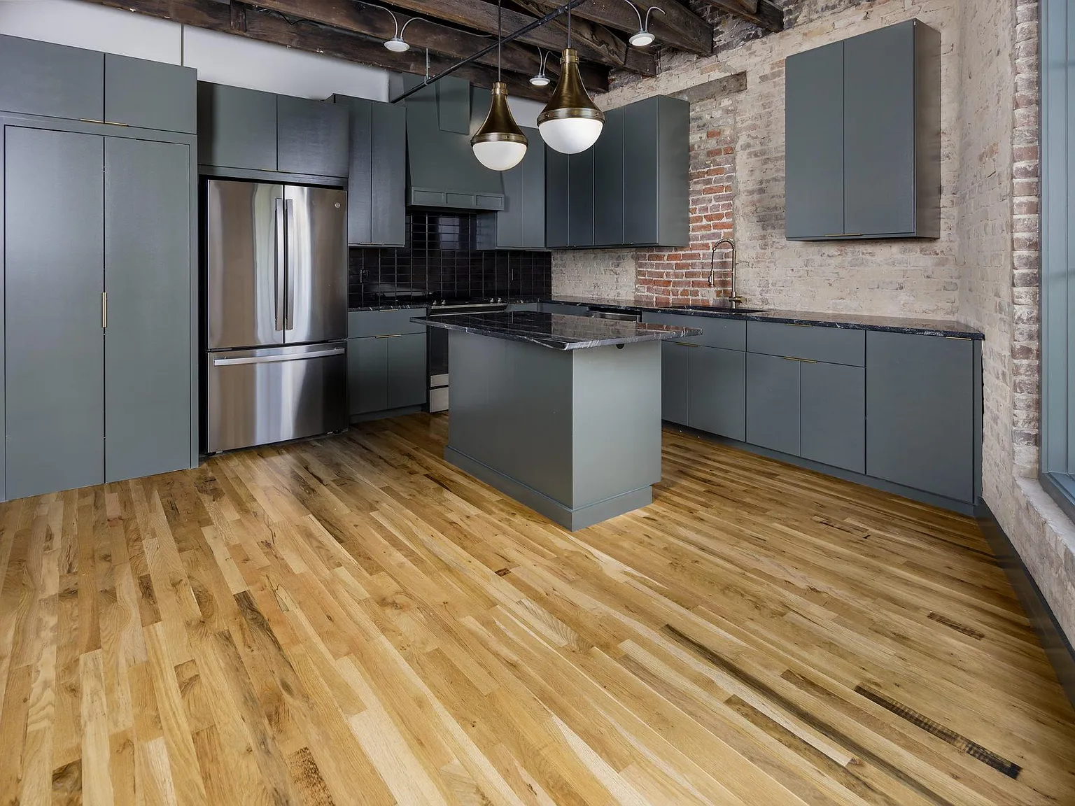 2 bed, 1.5 bath, 865 sqft, $1,550 — Photo 2